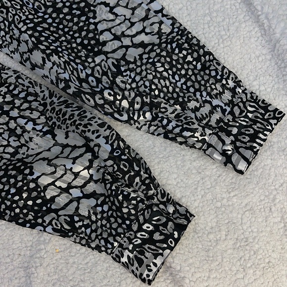 Yves St. Clair Button Down Blouse Black & White Animal Print | Size 8 - Picture 6 of 9